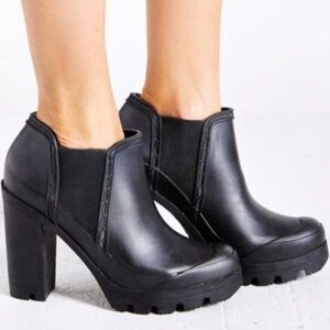 HUNTER Chunky Heel Ankle Boots